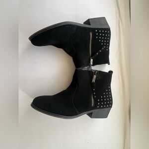 Black White Mountain Ankle Boots